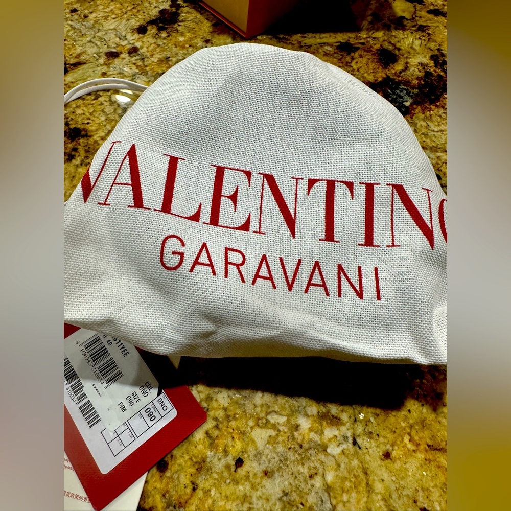 Woman’s Valentino belt